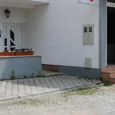 Ha-san Lägenhetshotell Bihać